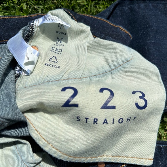 Lucky Brand 223 Straight Jeans - size 30x30 - Picture 6 of 7